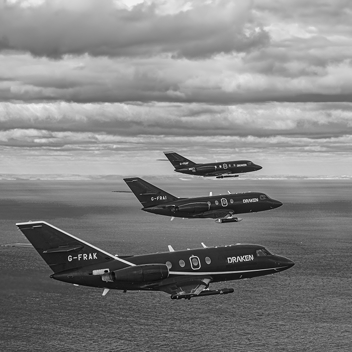 FALCON20 TRIO DSC7687 Large BW SQUARE 700Px